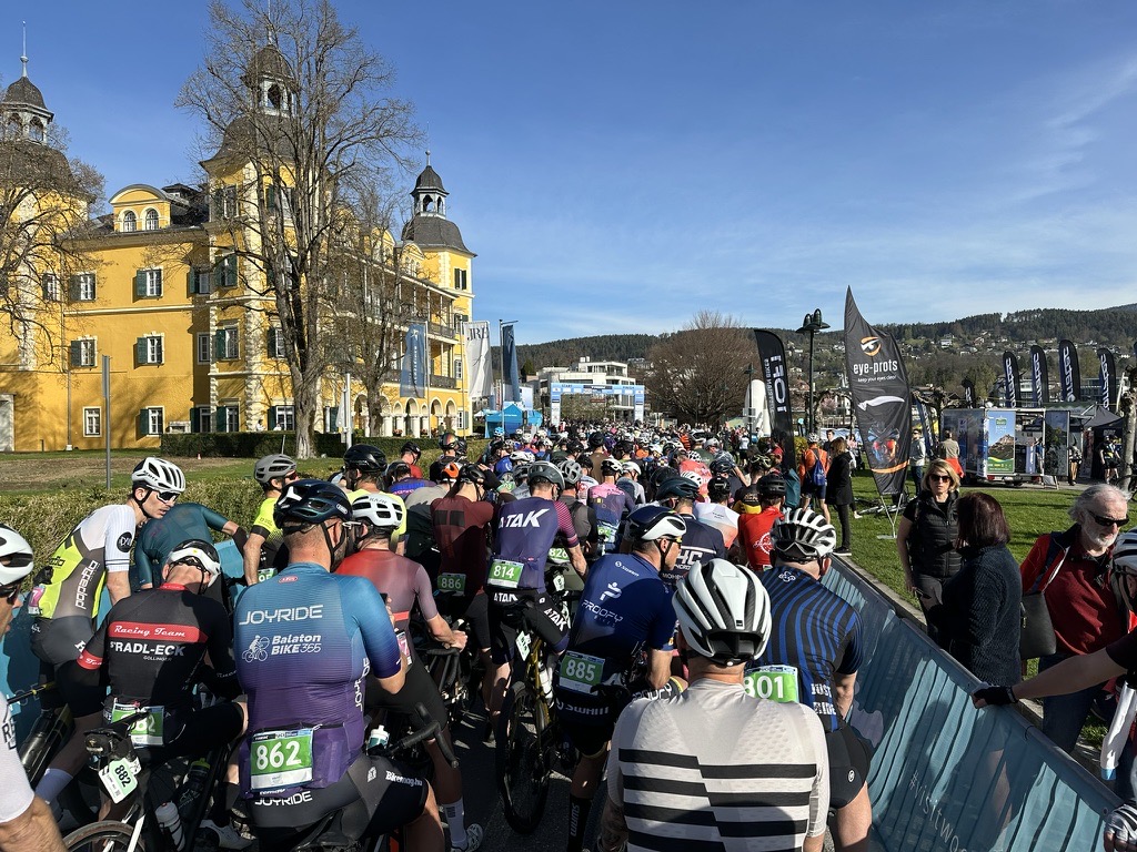 Riders lining up at the start